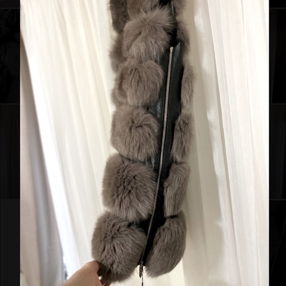 Genuine Fox Fur & Leather Vest - Picture 2 of 5